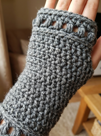 Fern Gully Crochet Fingerless Gloves Pattern - close-up of the moss stitch and eyelet detail